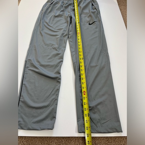Nike Men’s Lightweight Regular Fit Training Pants Sz Medium With Tags Small Flaw - Picture 5 of 9